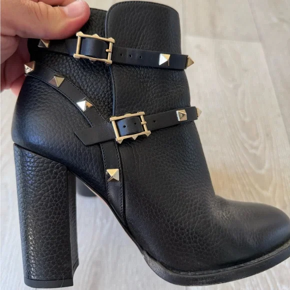 Valentino Garavani Black Grained Leather Rockstud Block Heel Ankle Boot - Picture 5 of 15